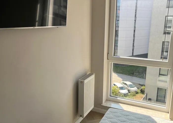 Spacious Chmielna Park Oldtown Apartamento